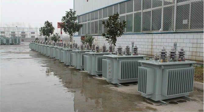 油浸式變壓器的保養(yǎng)如何去做？預防滲漏油：油浸式變壓器在油箱內(nèi)充滿變壓器油，裝配中依靠緊固件對耐油橡膠元件加壓而密封。